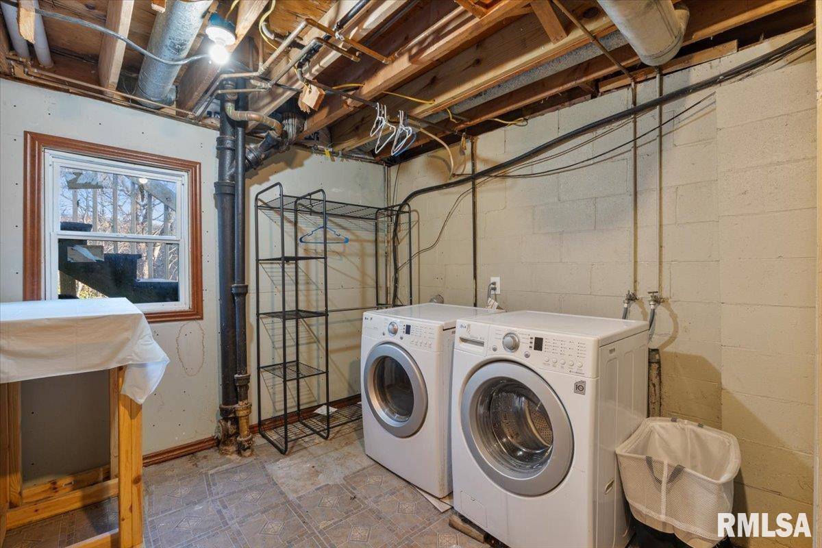 337 5TH Street Court, Silvis, IL 61282