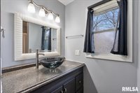 337 5TH Street Court, Silvis, IL 61282