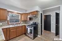 337 5TH Street Court, Silvis, IL 61282