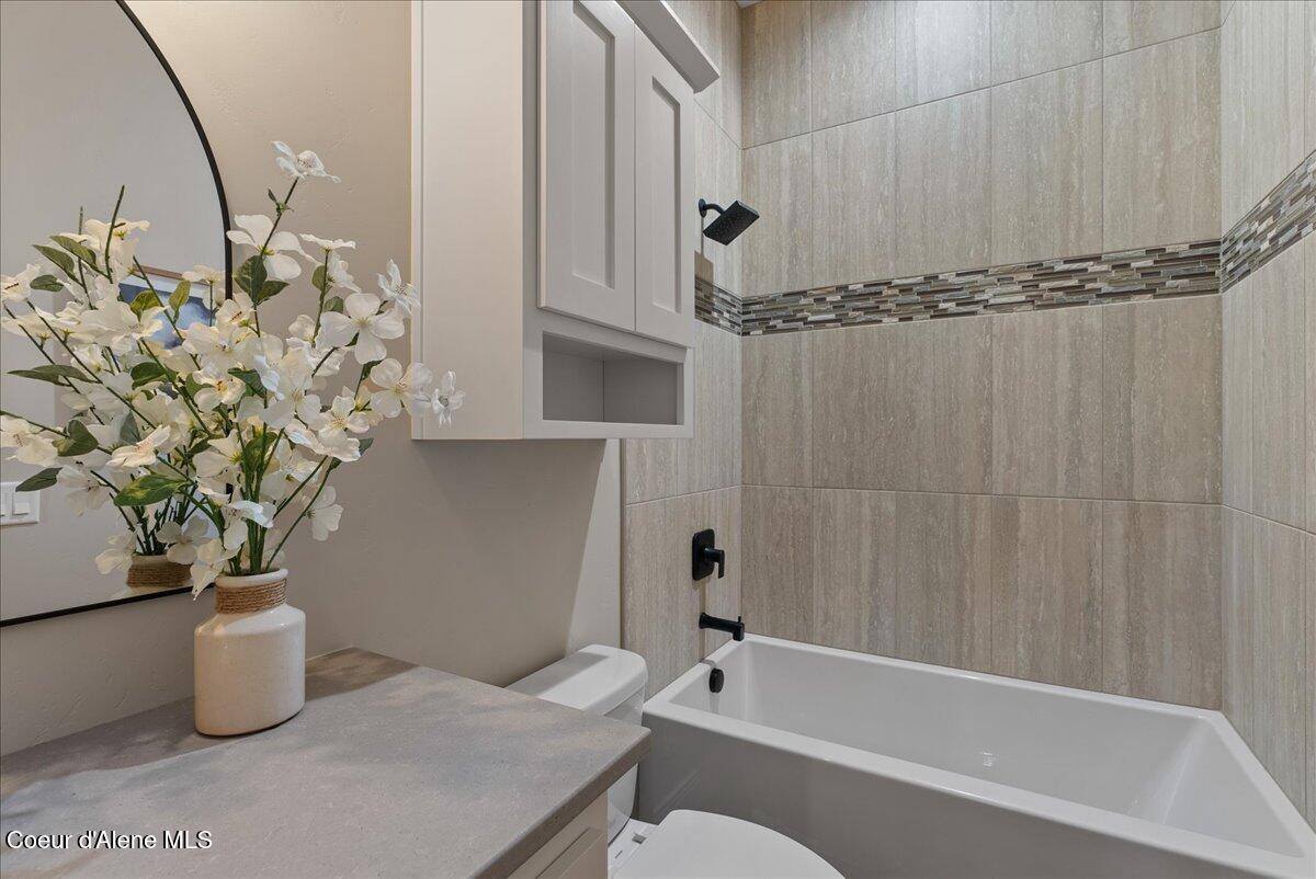 184 Willow Bay Rd, Priest River, ID 83856