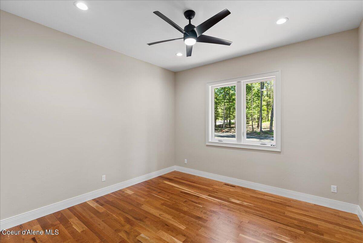 184 Willow Bay Rd, Priest River, ID 83856