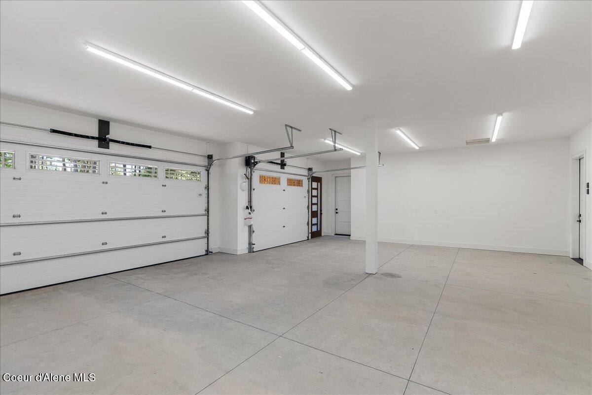 184 Willow Bay Rd, Priest River, ID 83856