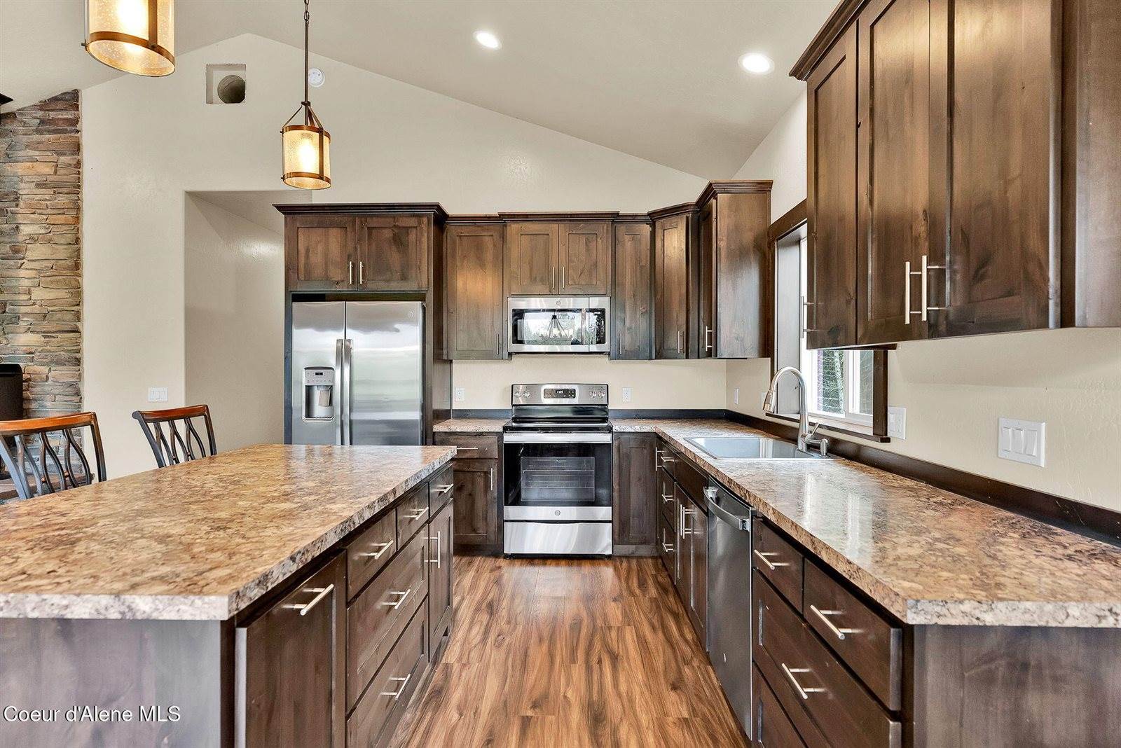 42 Seneacquoteen Dr, Priest River, ID 83856