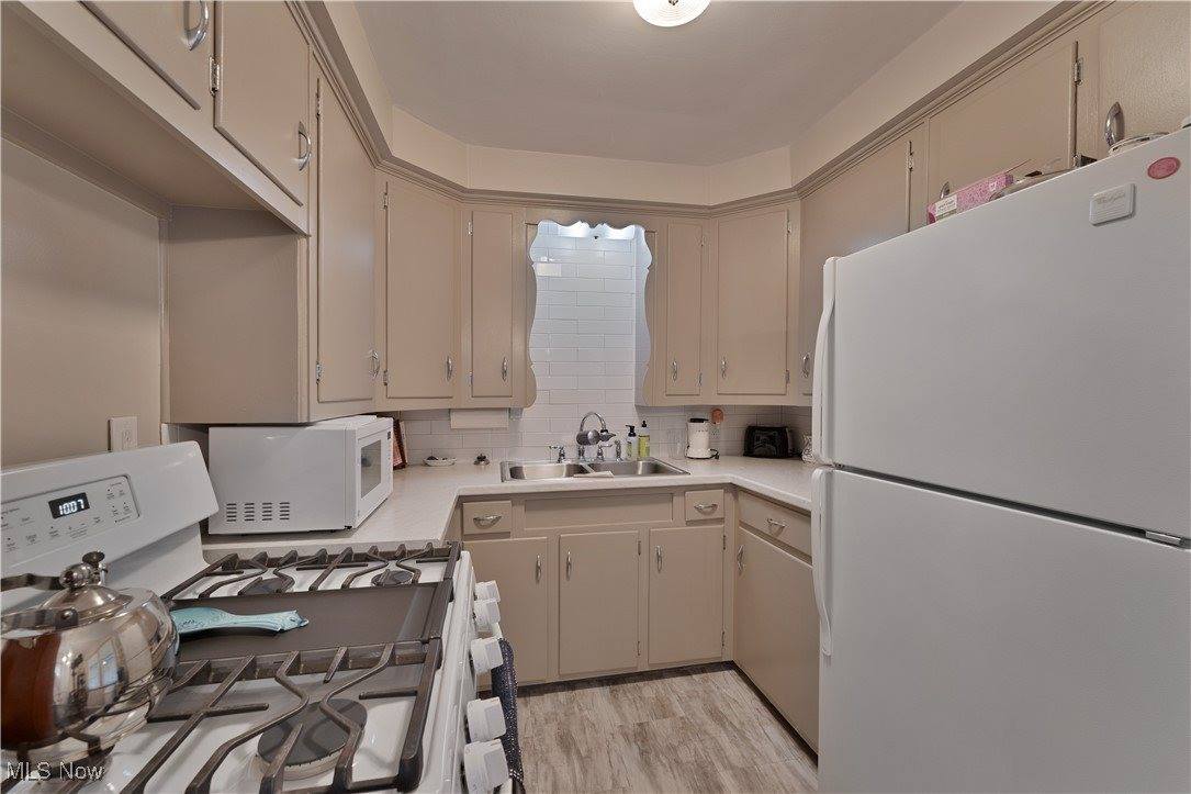 1621 Meadowbrook Avenue, Youngstown, OH 44514