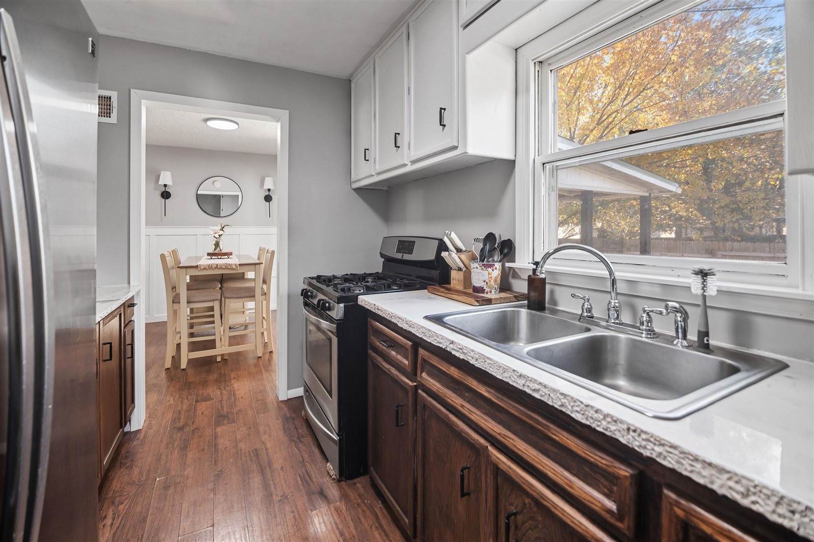 2311 South Ridgewood Dr, Wichita, KS 67218