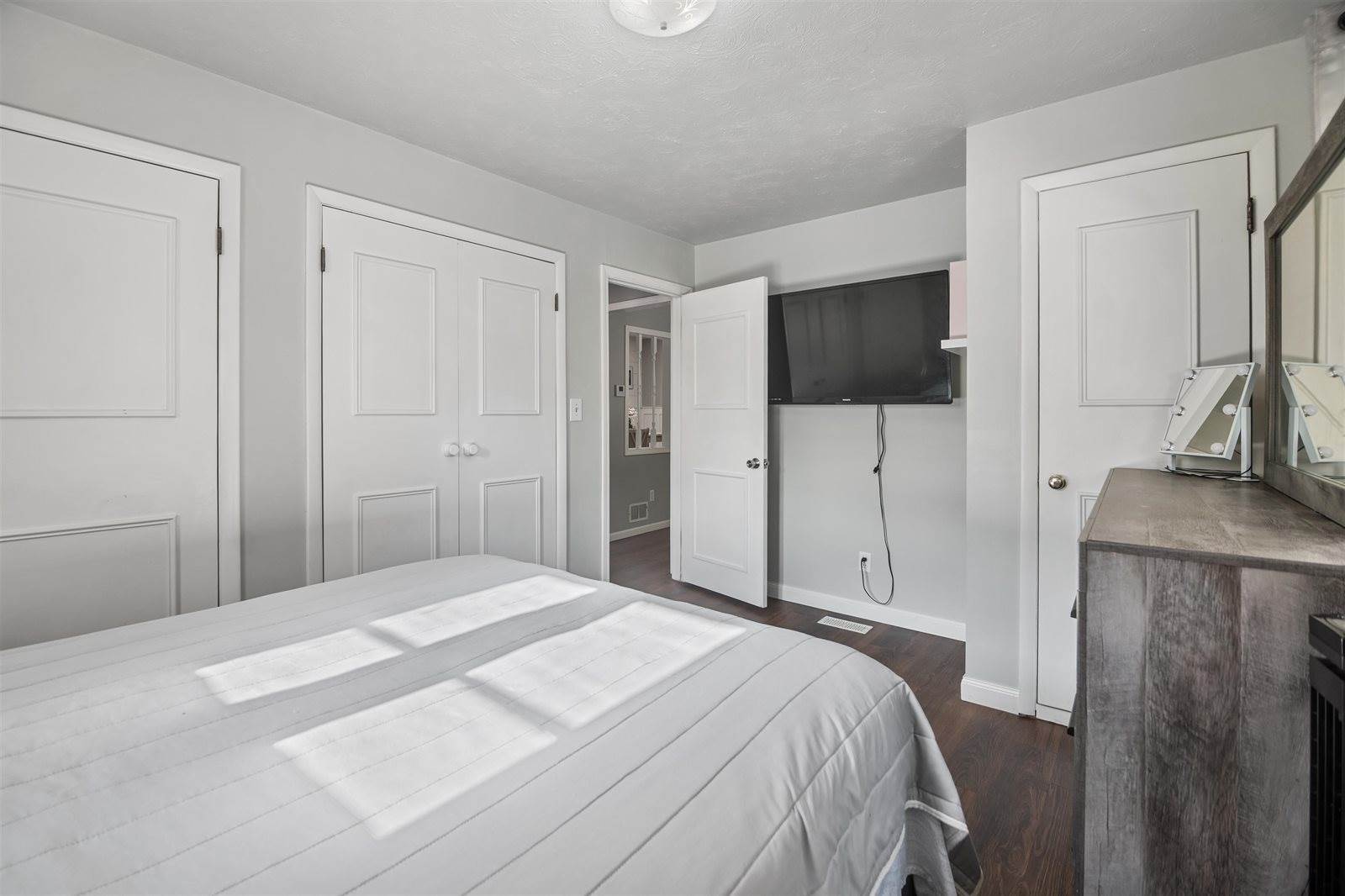 2311 South Ridgewood Dr, Wichita, KS 67218