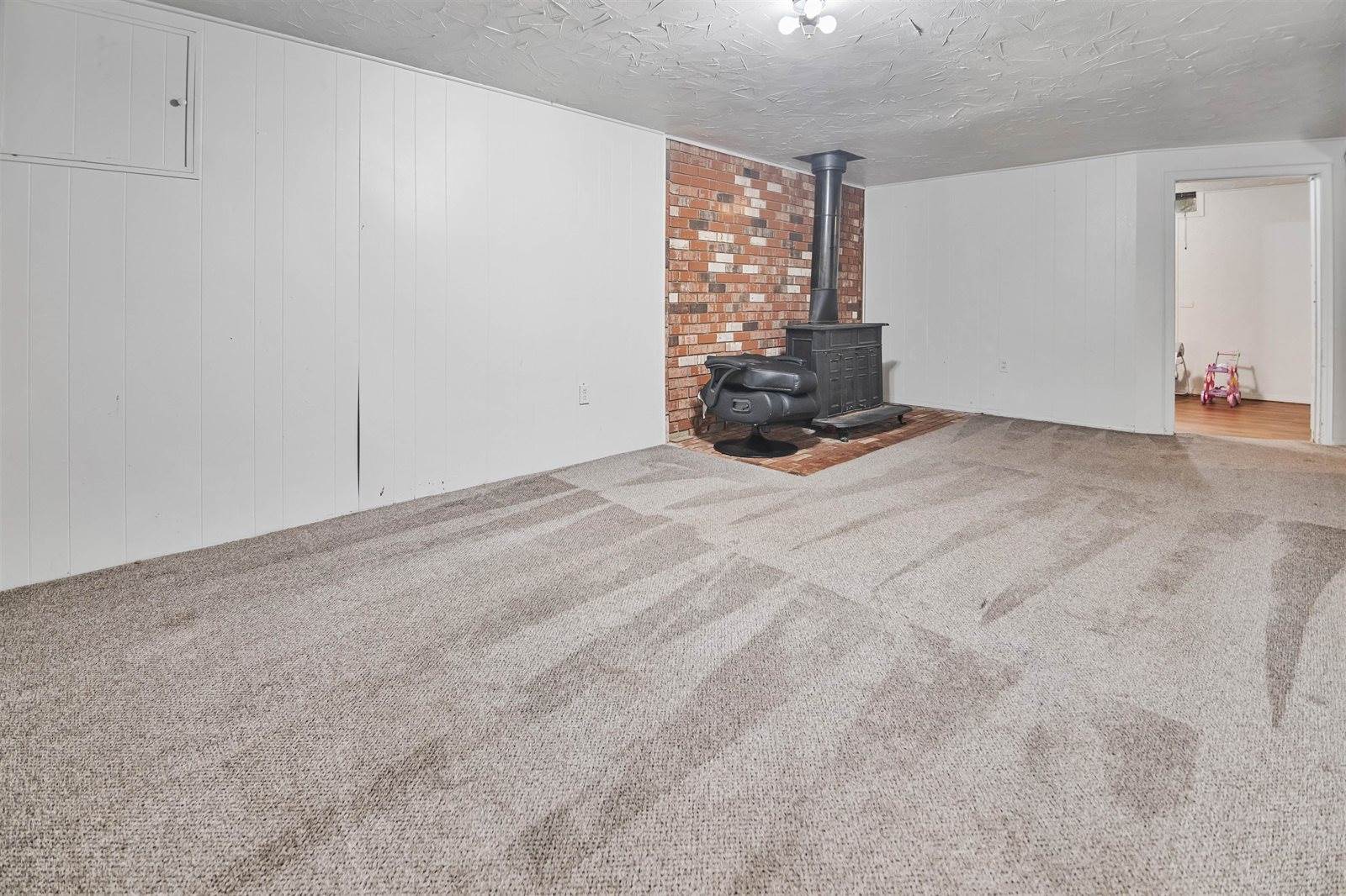 2311 South Ridgewood Dr, Wichita, KS 67218