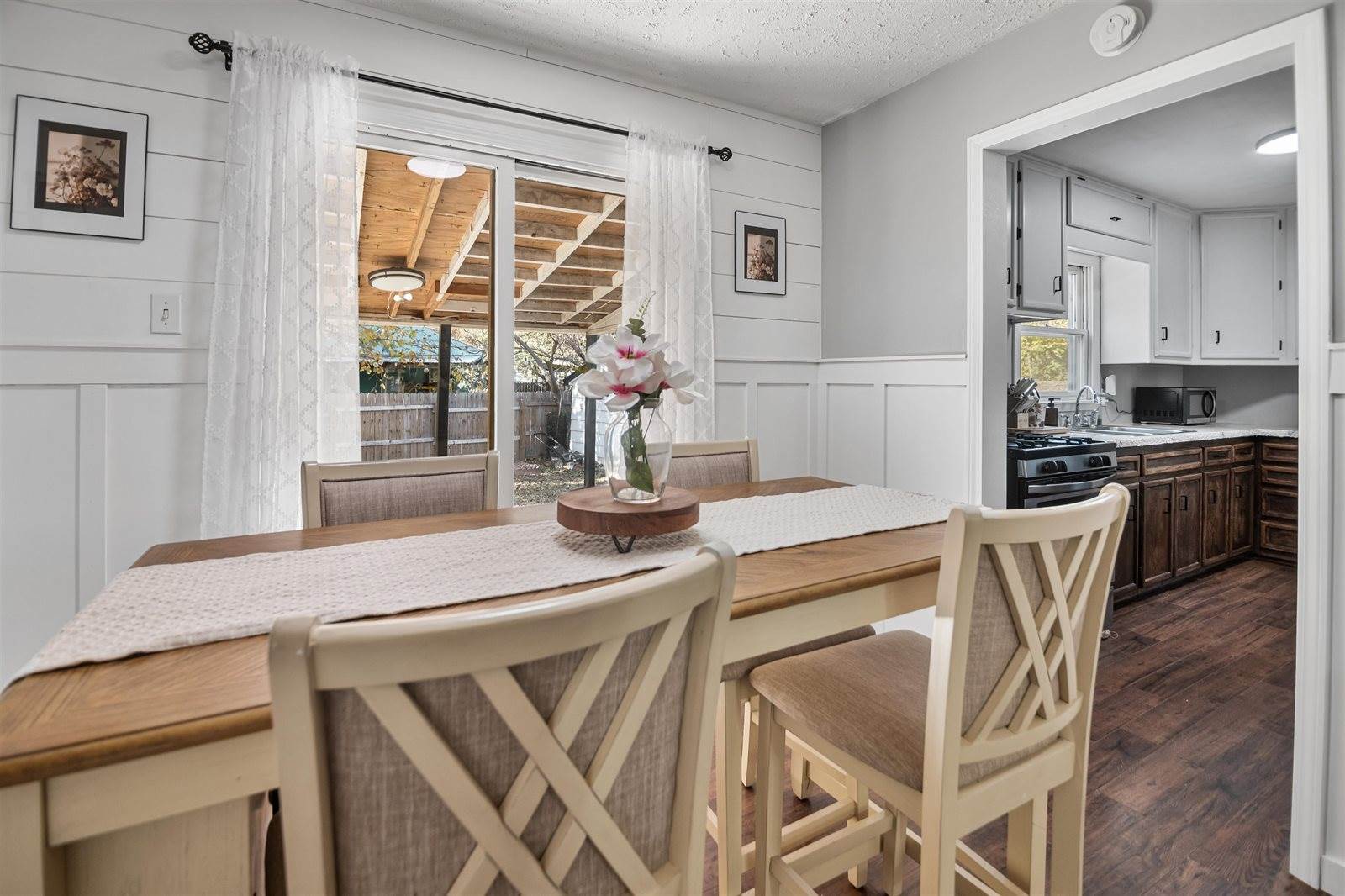 2311 South Ridgewood Dr, Wichita, KS 67218