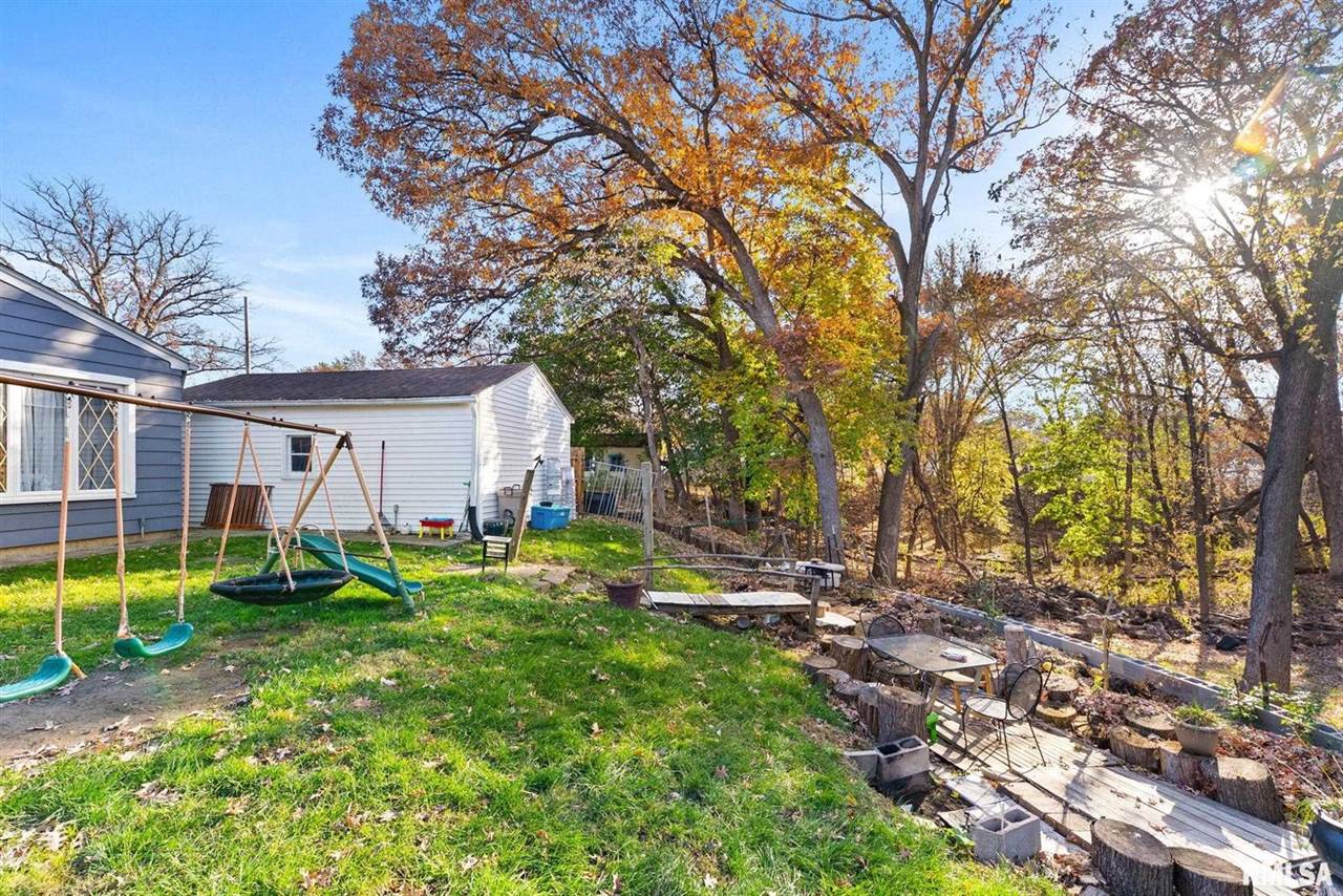 1025 38TH Street, Moline, IL 61265