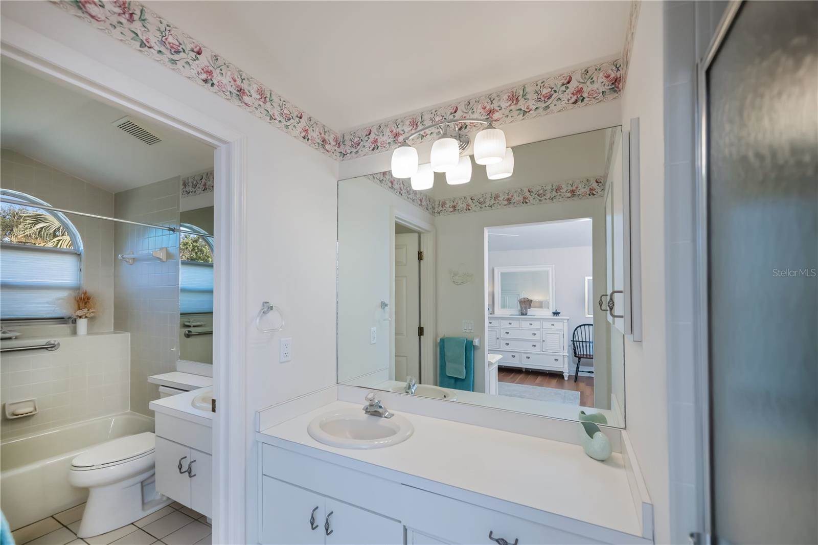 1149 Harbor Town Way, Venice, FL 34292