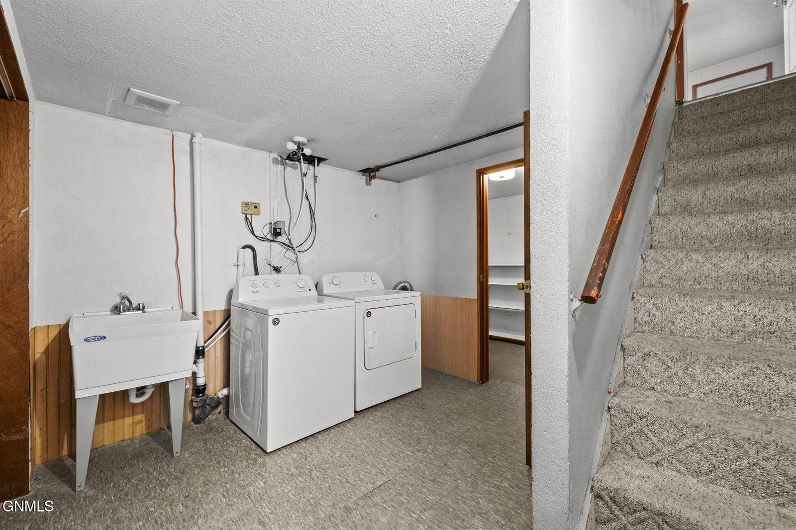 505 17th Avenue West, Williston, ND 58801