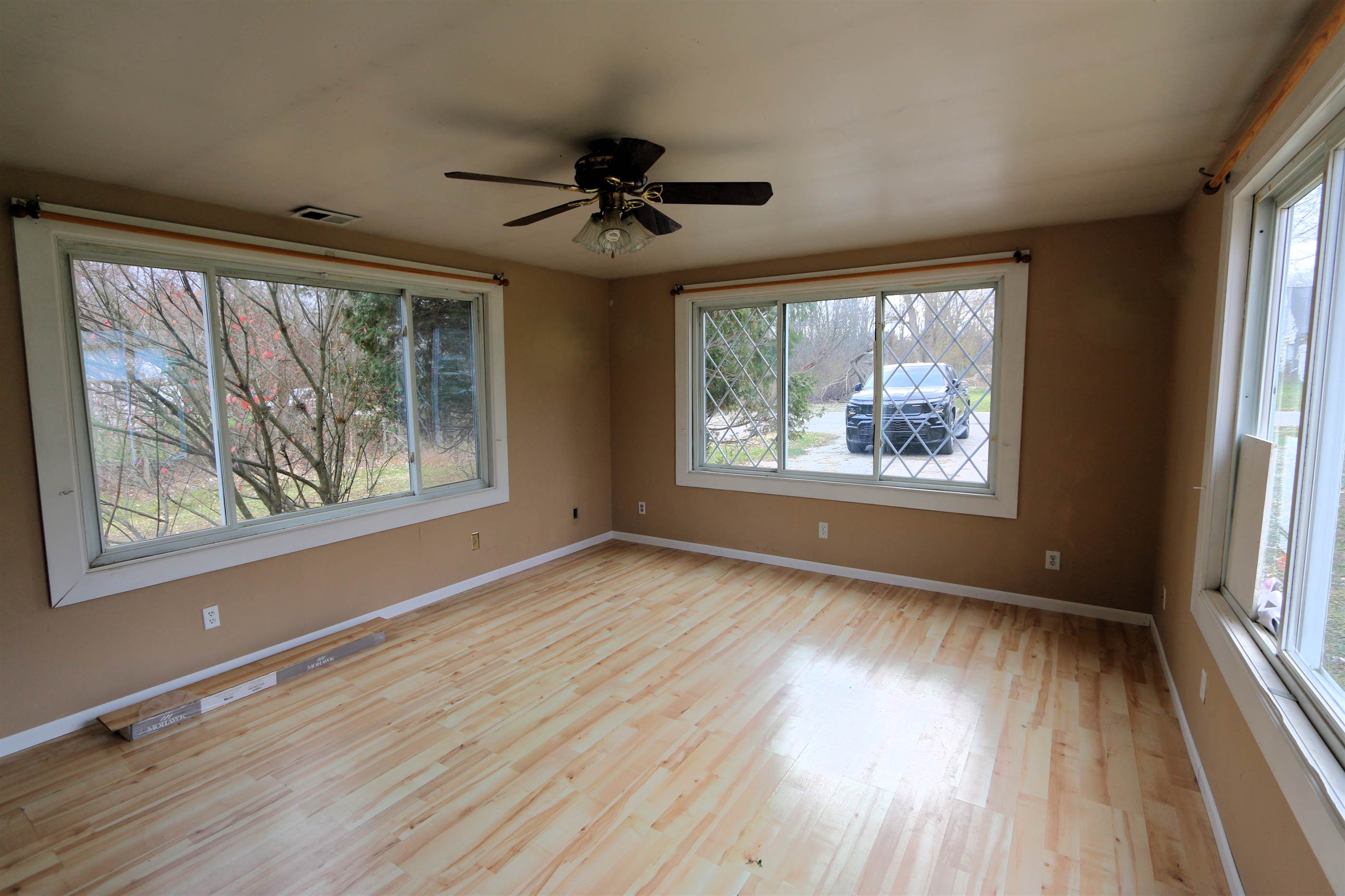 6259 Mercury Ave, Burton, MI 48509