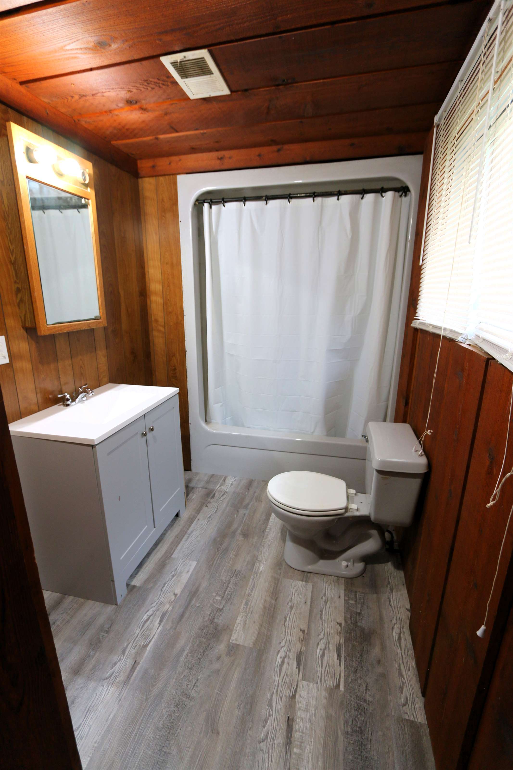 6259 Mercury Ave, Burton, MI 48509