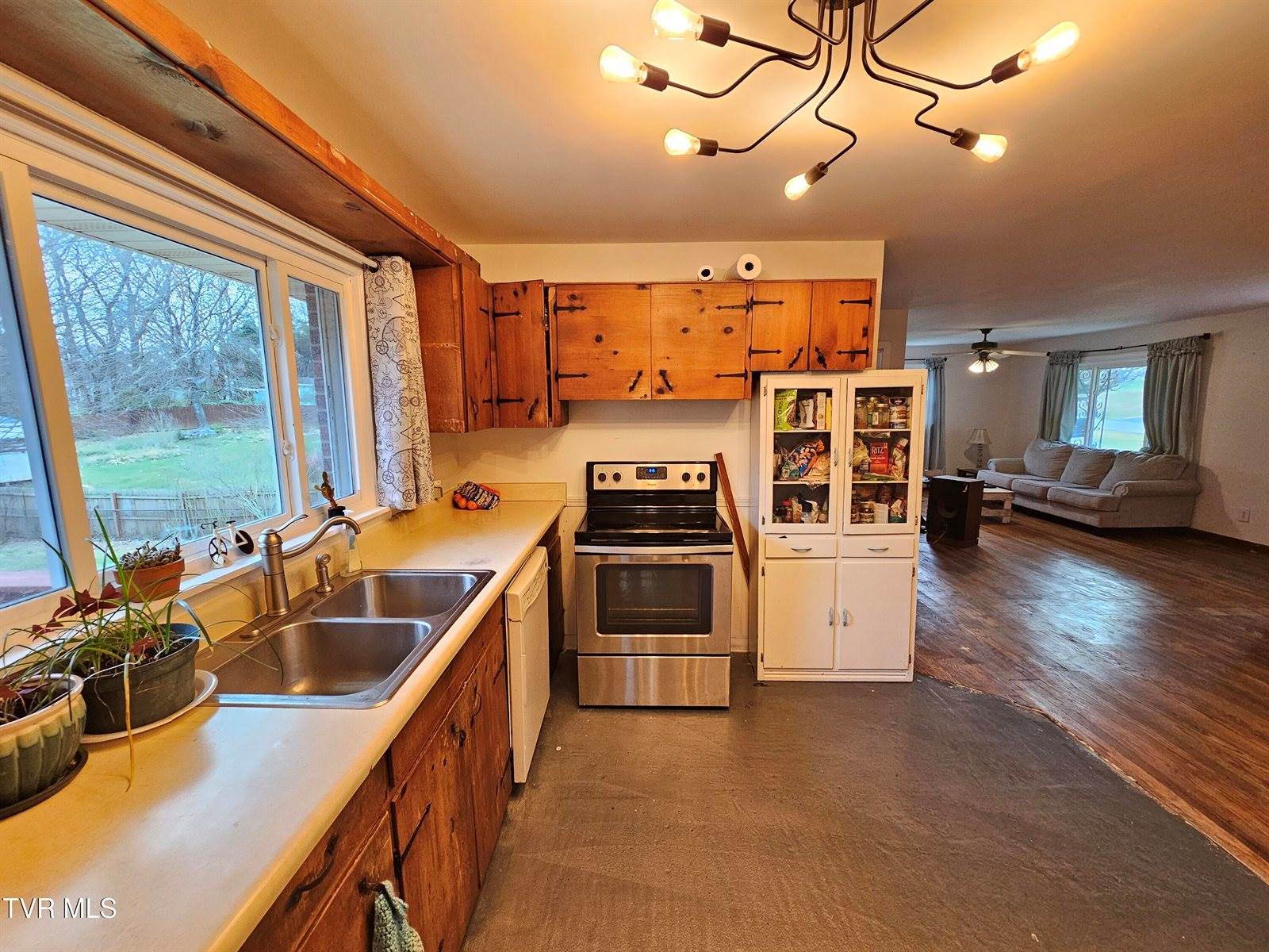 1520 Sylvan Drive, Johnson City, TN 37604