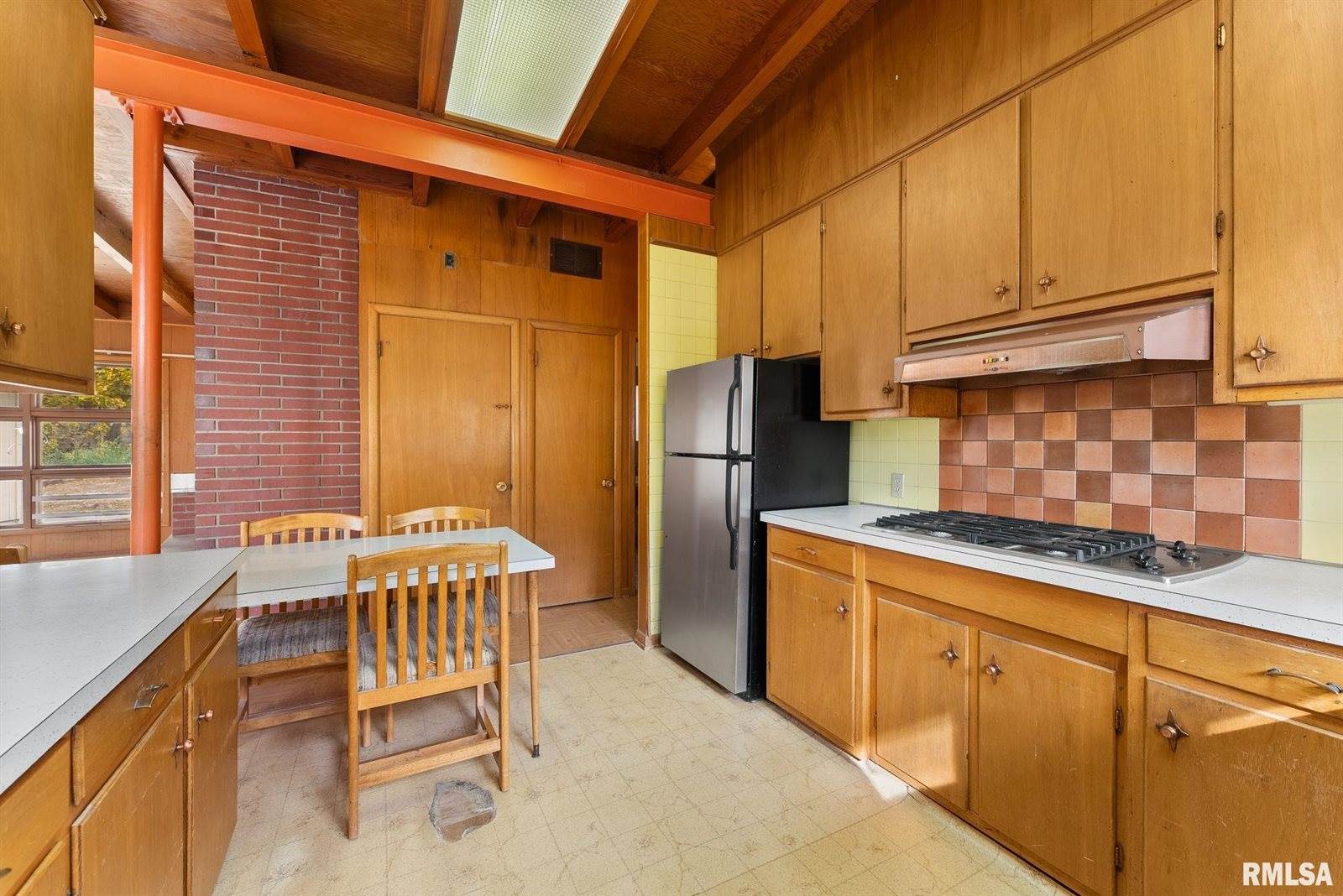 2575 33RD Street, Moline, IL 61265