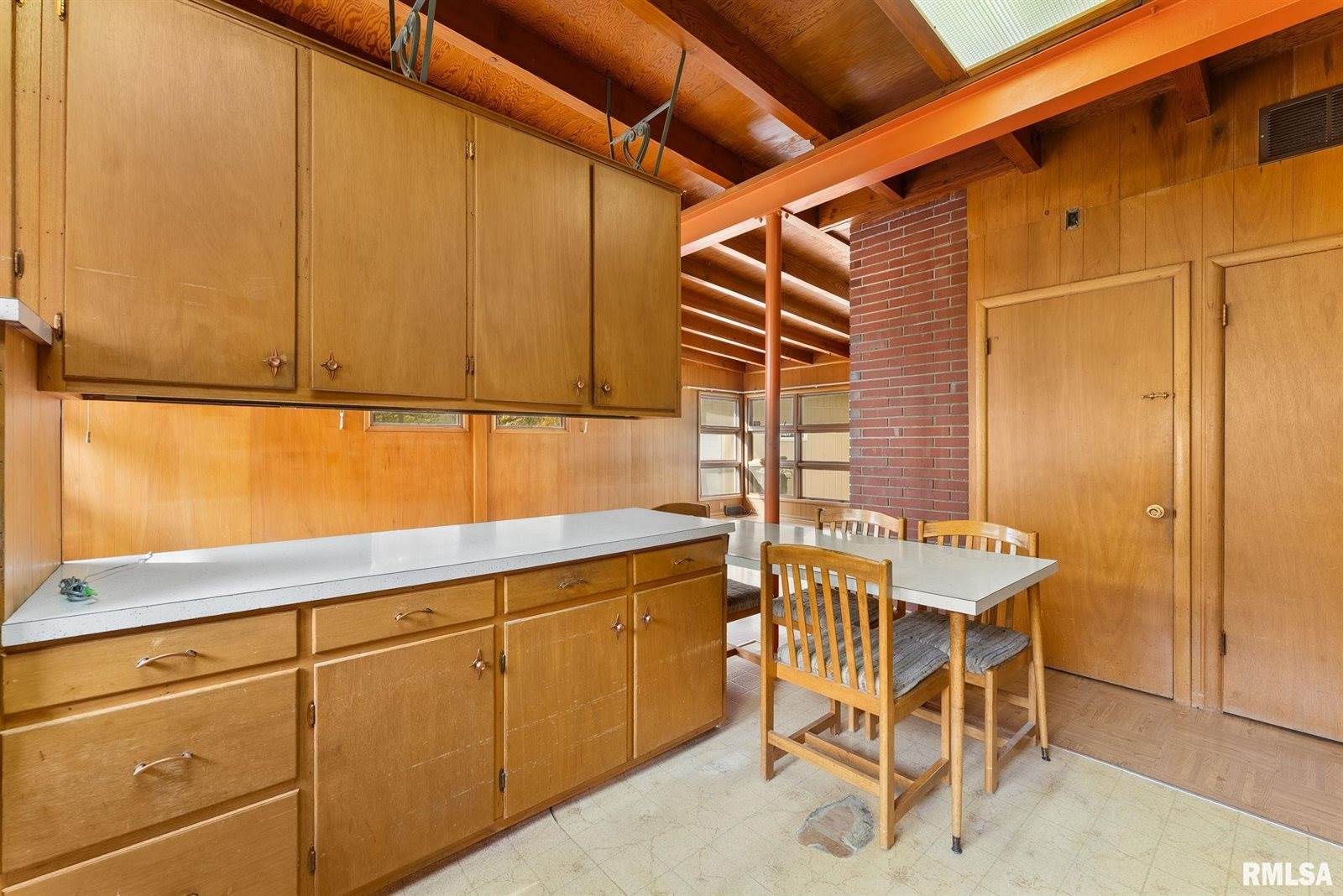 2575 33RD Street, Moline, IL 61265