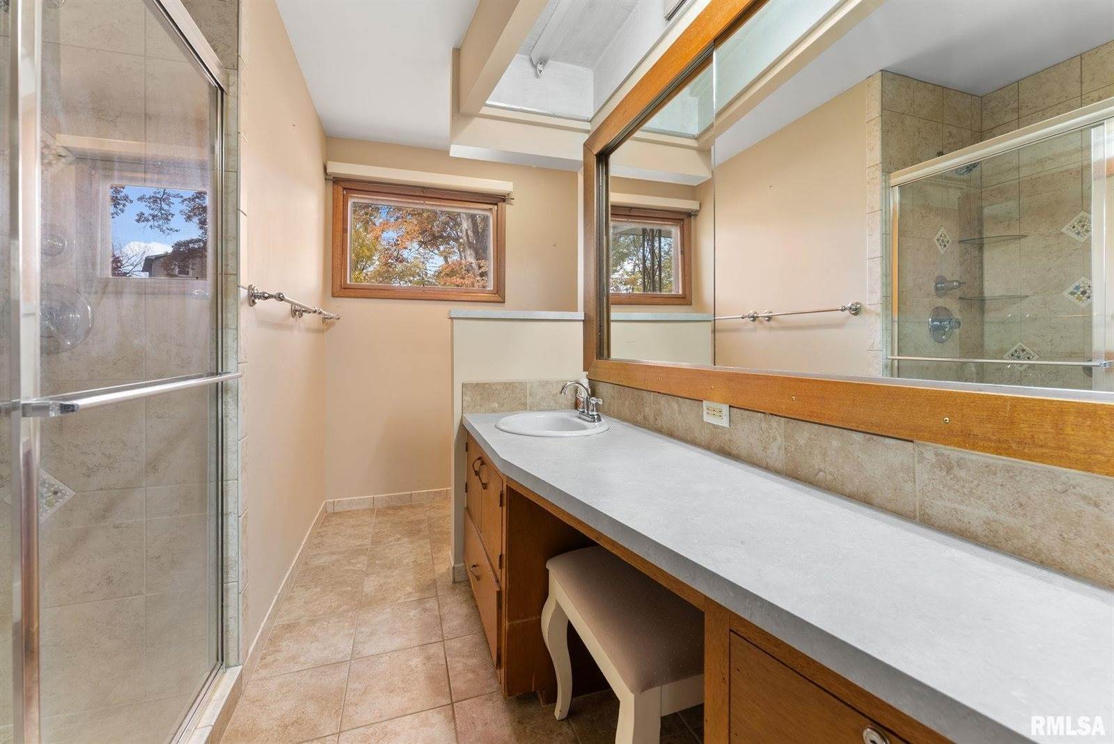 2575 33RD Street, Moline, IL 61265