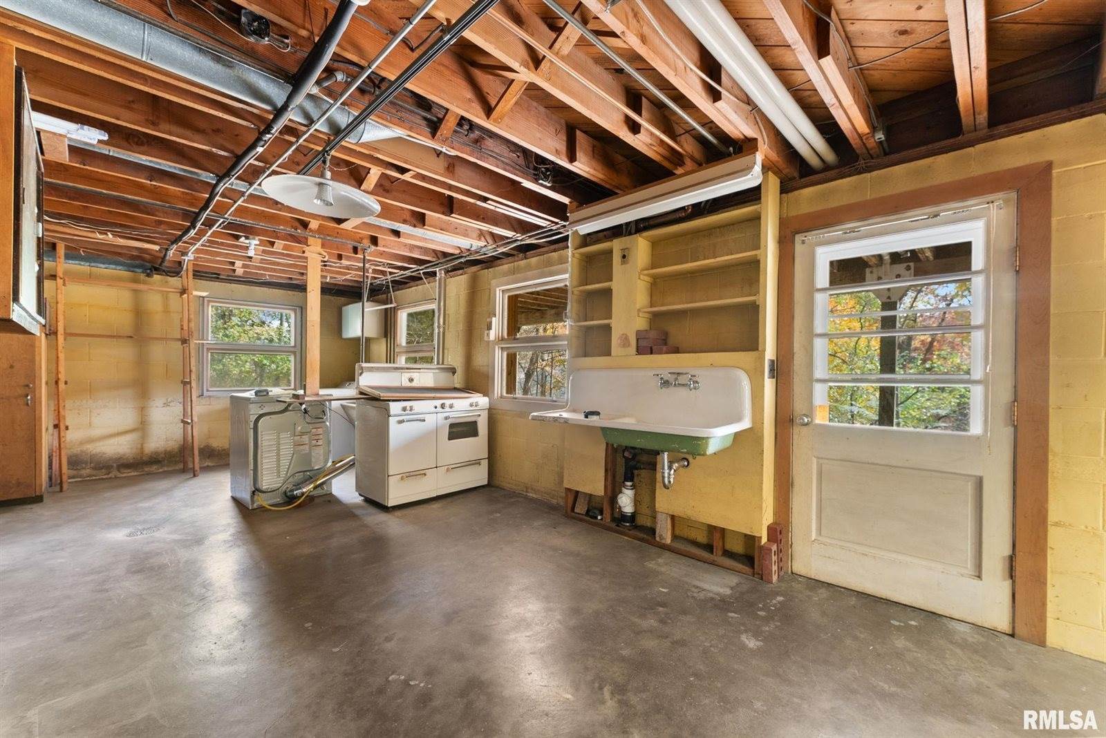 2575 33RD Street, Moline, IL 61265