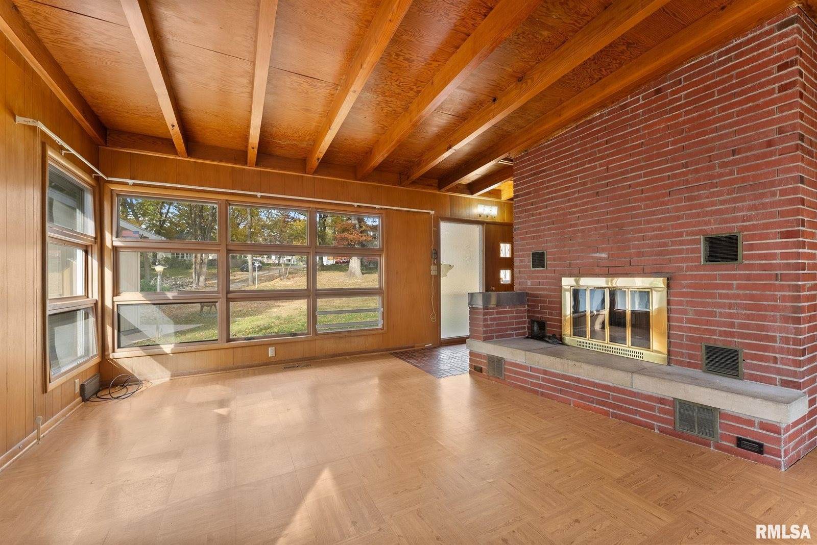 2575 33RD Street, Moline, IL 61265