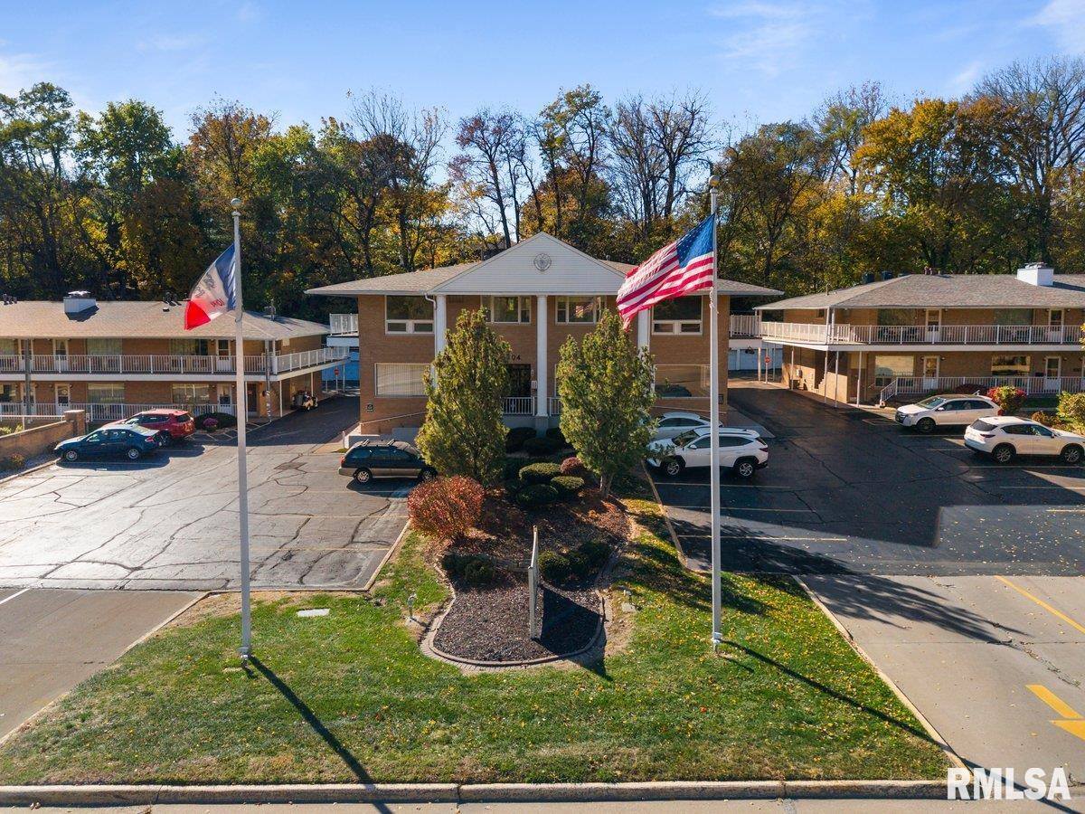 1104 Kimberly Road, Bettendorf, IA 52722