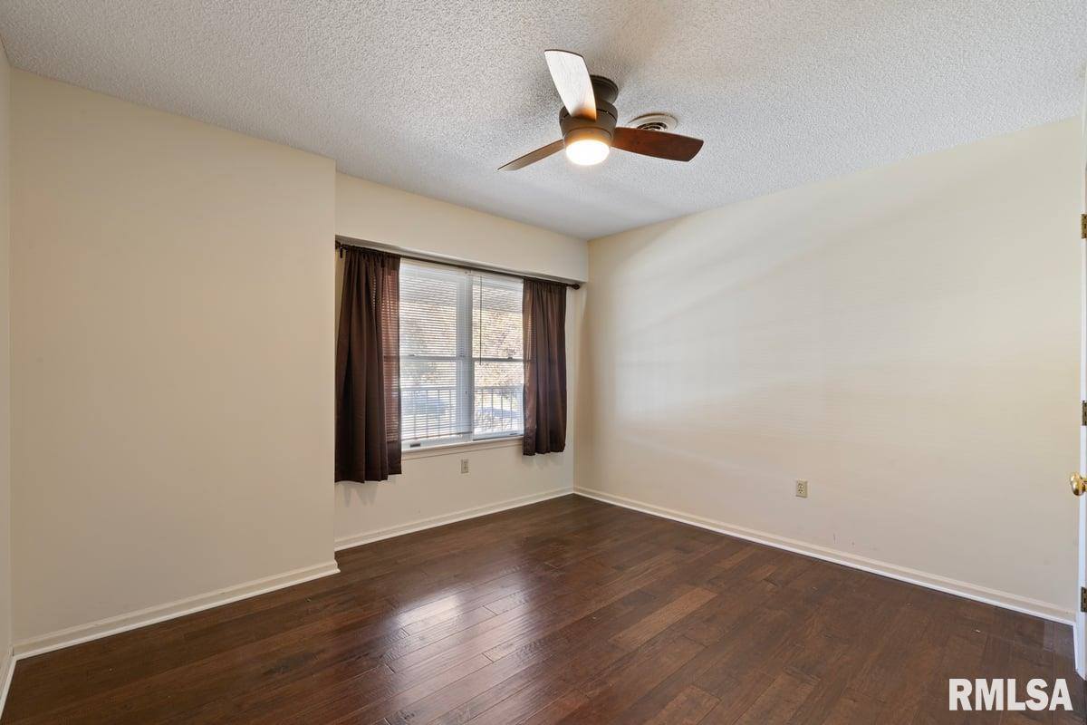 1104 Kimberly Road, Bettendorf, IA 52722