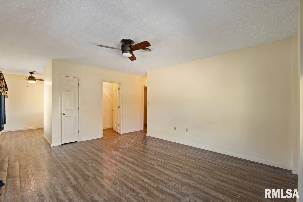 1104 Kimberly Road, Bettendorf, IA 52722