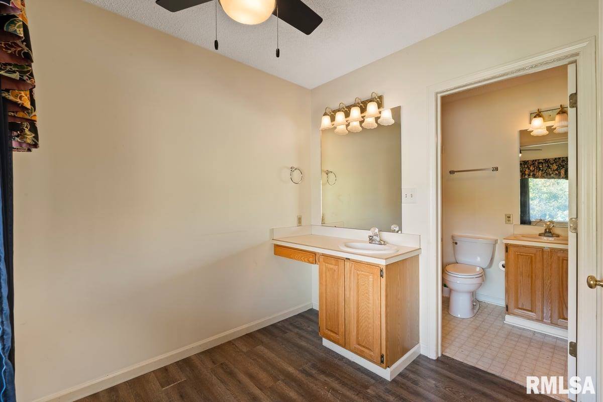 1104 Kimberly Road, Bettendorf, IA 52722