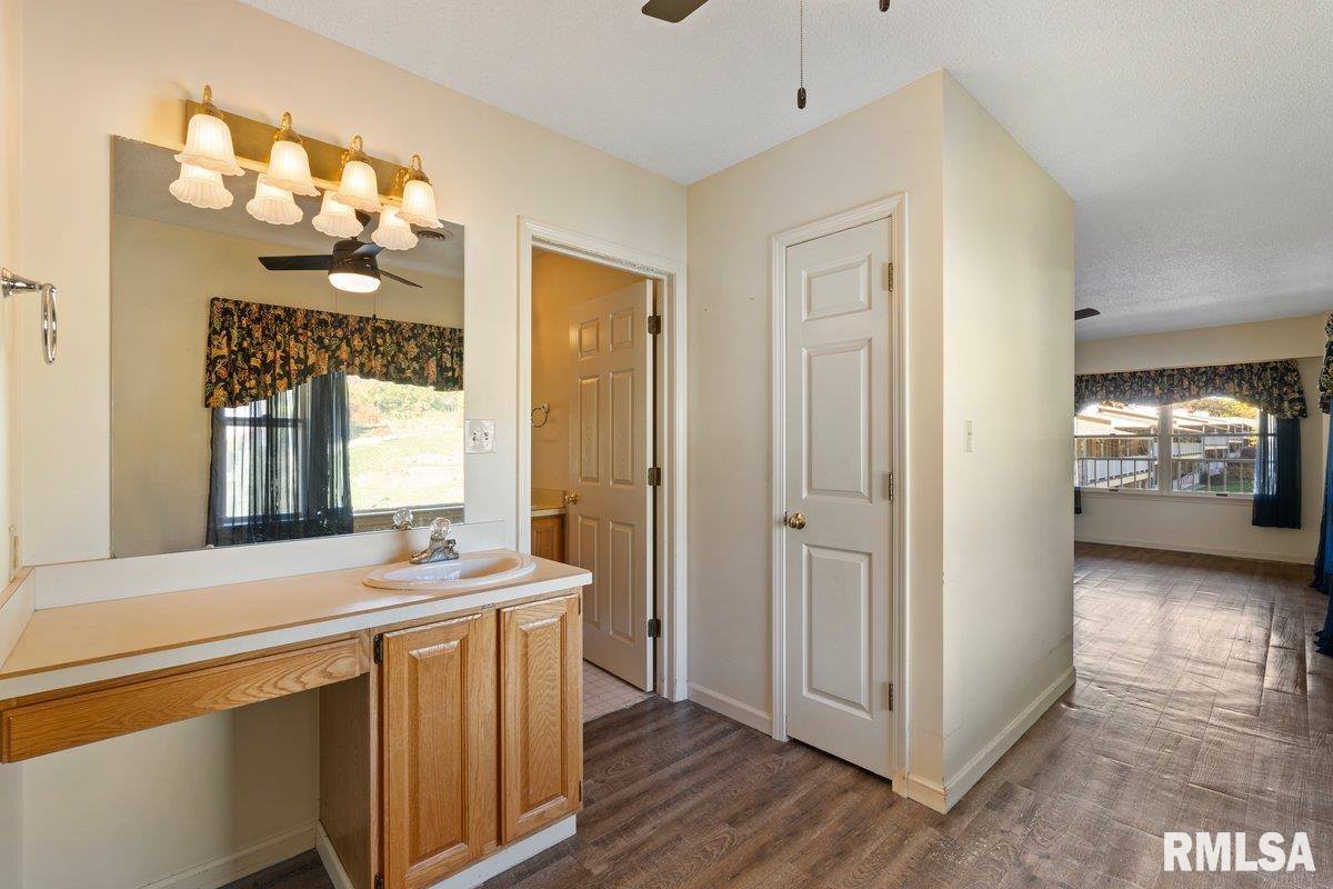 1104 Kimberly Road, Bettendorf, IA 52722