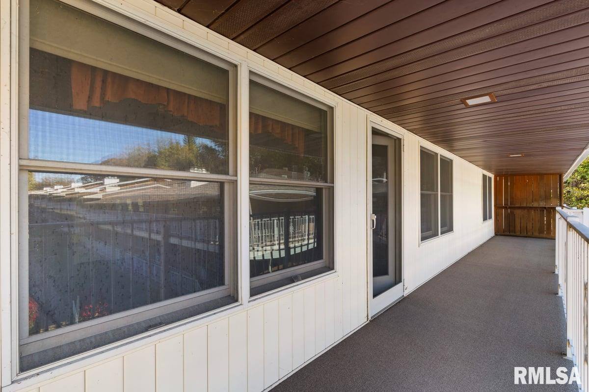 1104 Kimberly Road, Bettendorf, IA 52722