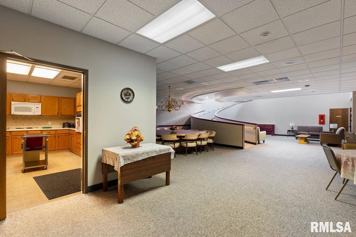 1104 Kimberly Road, Bettendorf, IA 52722