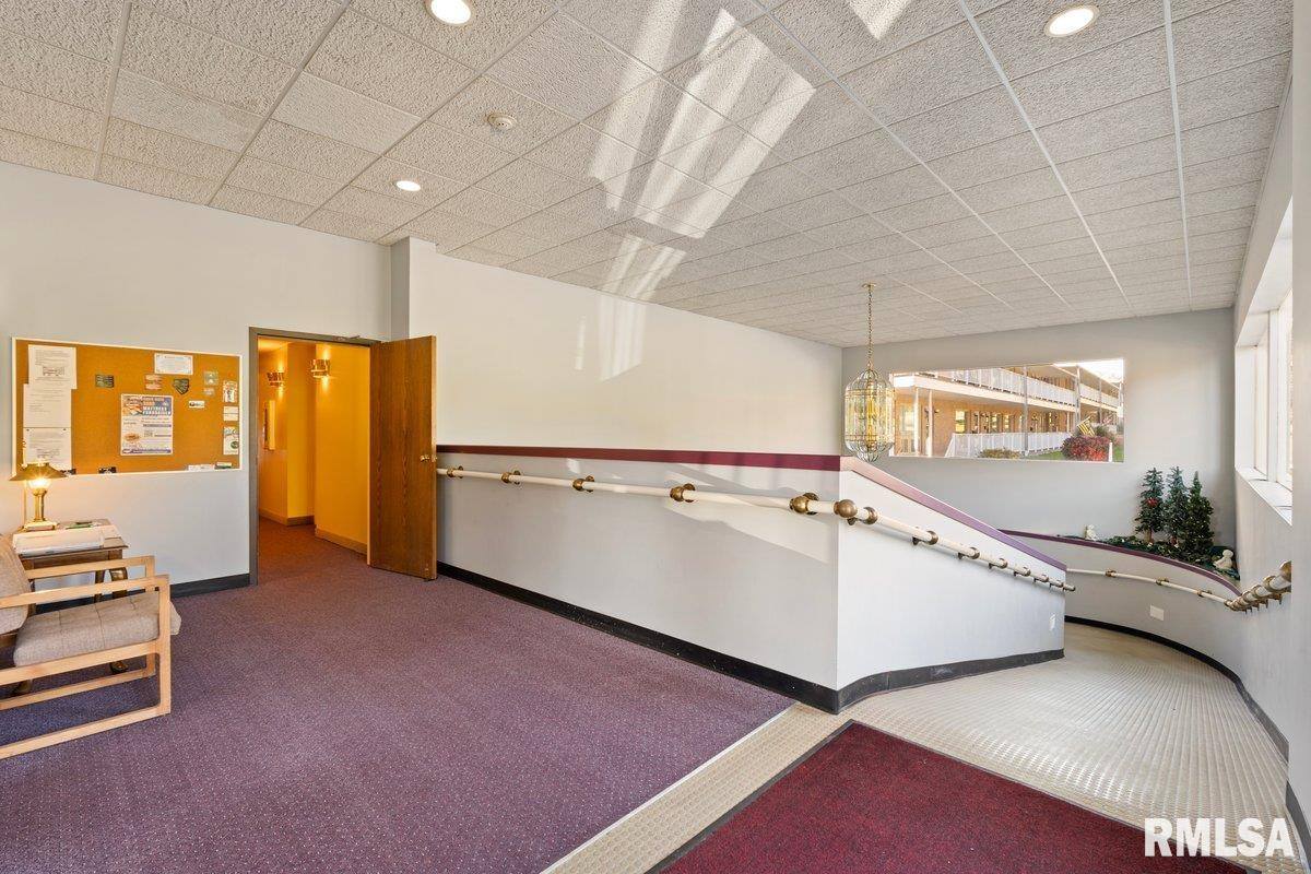 1104 Kimberly Road, Bettendorf, IA 52722