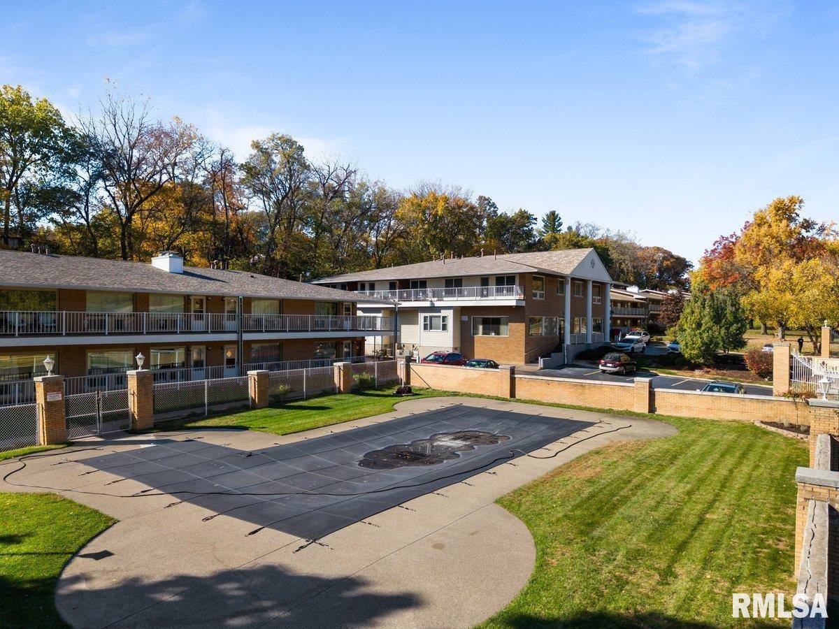 1104 Kimberly Road, Bettendorf, IA 52722