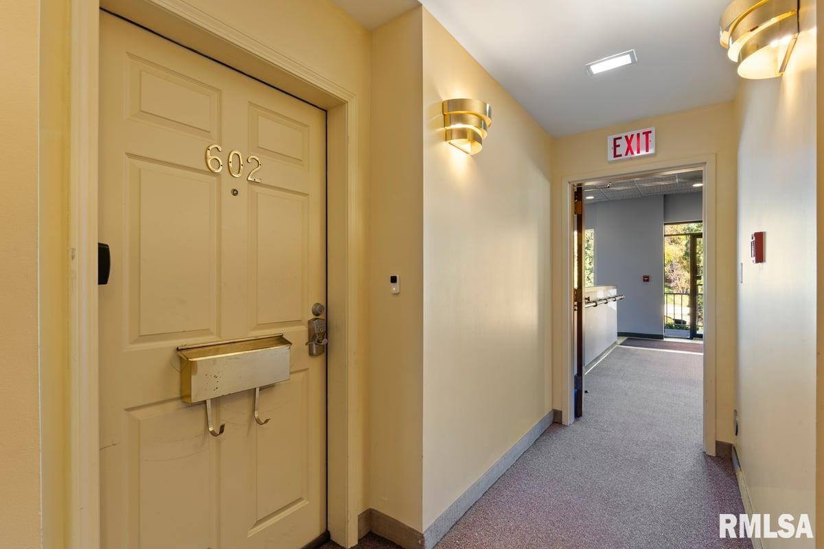 1104 Kimberly Road, Bettendorf, IA 52722