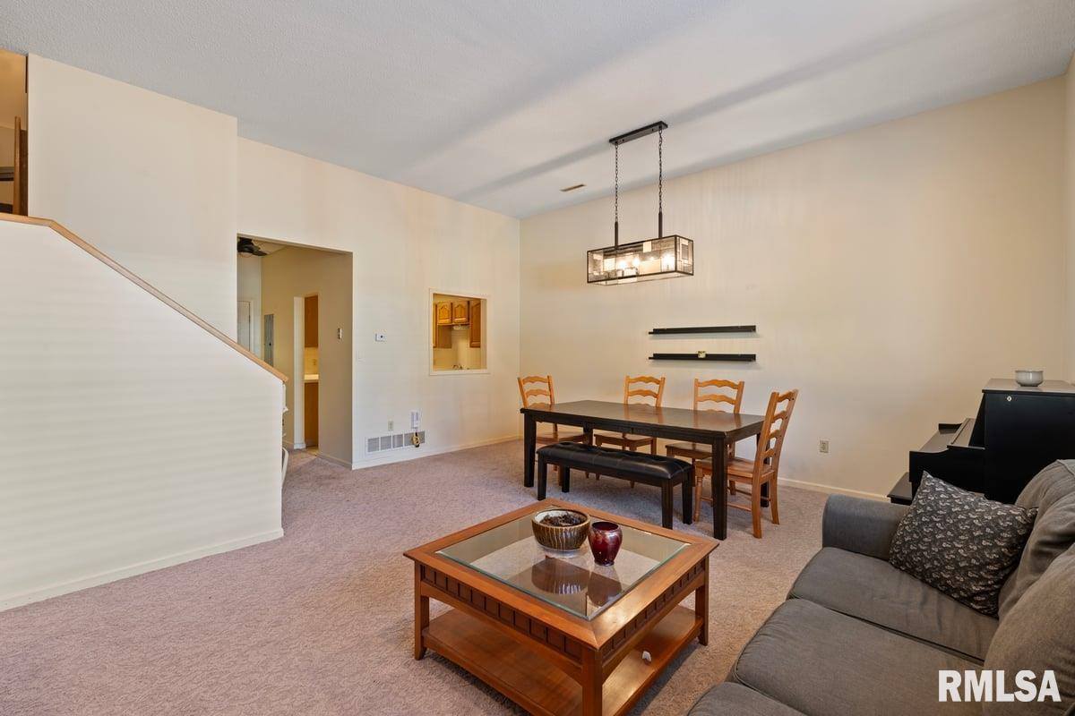 1104 Kimberly Road, Bettendorf, IA 52722