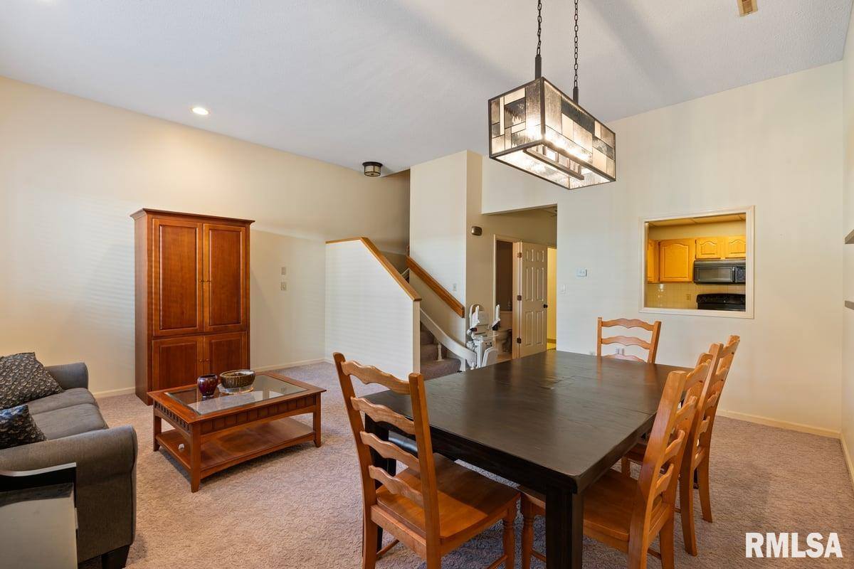 1104 Kimberly Road, Bettendorf, IA 52722