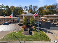 1104 Kimberly Road, Bettendorf, IA 52722