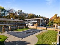 1104 Kimberly Road, Bettendorf, IA 52722