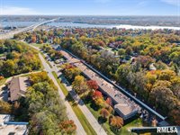 1104 Kimberly Road, Bettendorf, IA 52722