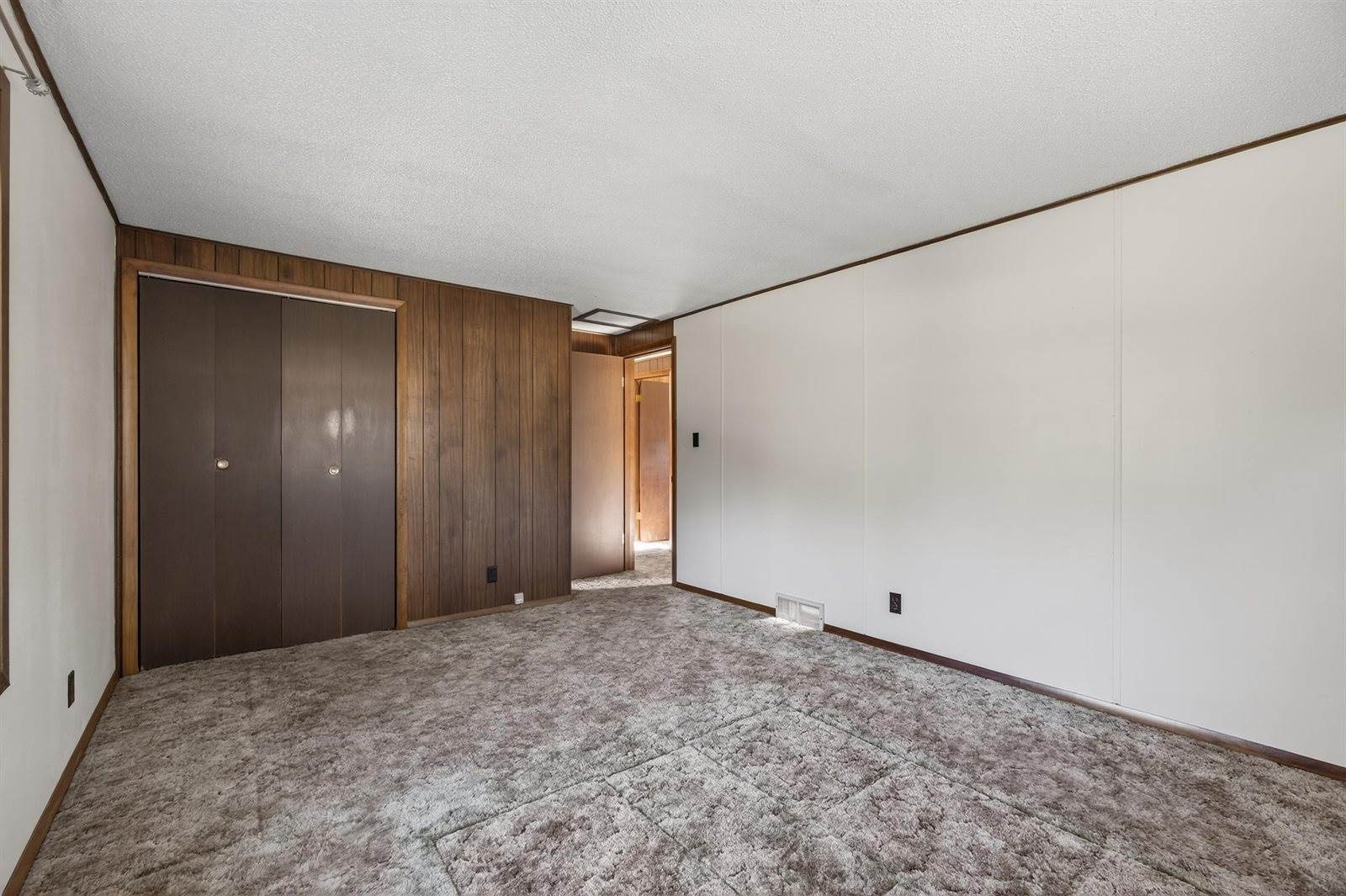 4555 Lynn Hill Road, Nekoosa, WI 54457