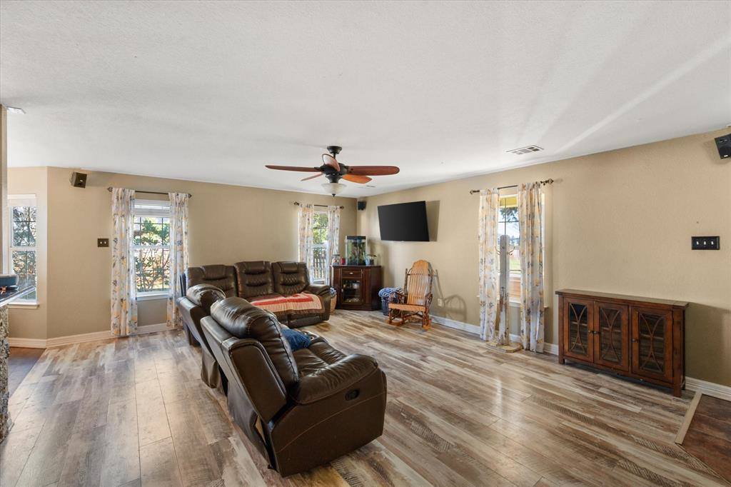 7811 East Fm 917, Alvarado, TX 76009