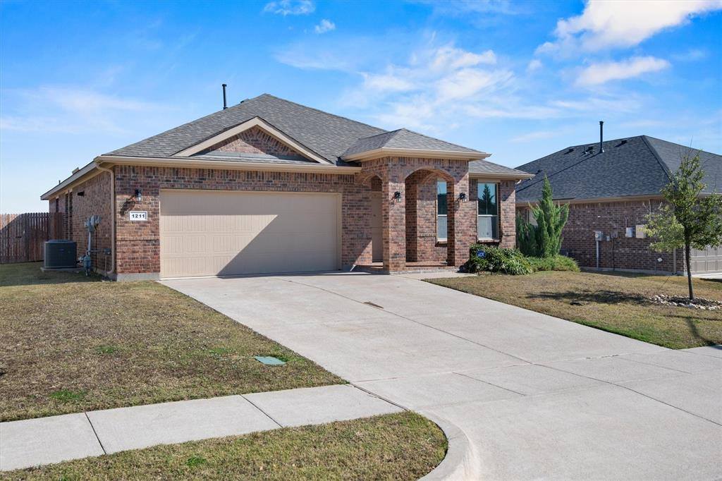 1211 Dublin Drive, Cleburne, TX 76033