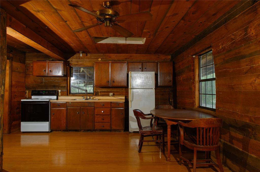 221 Clayton Drive, Pottsboro, TX 75076