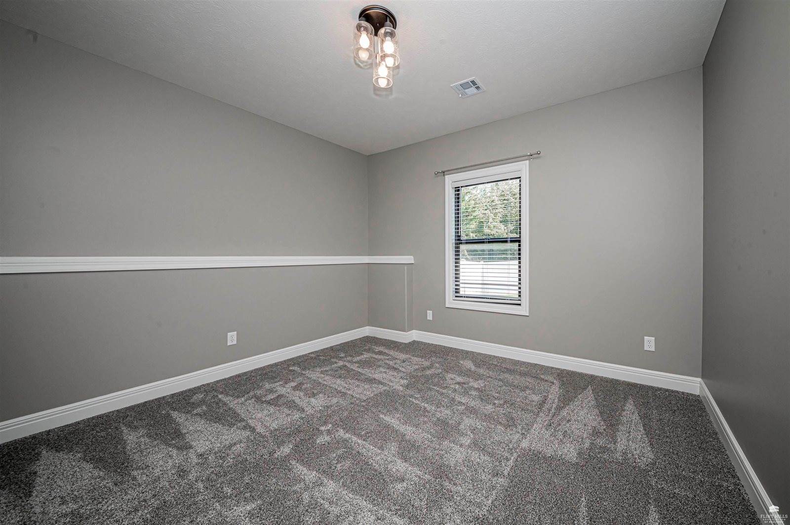 1007 Chisholm Trail, Junction City, KS 66441