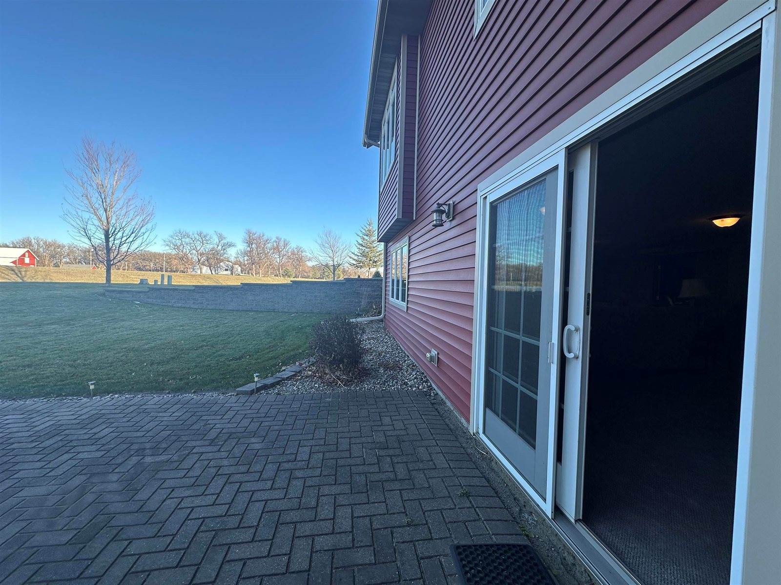 240 North Pond, Jackson, MN 56143