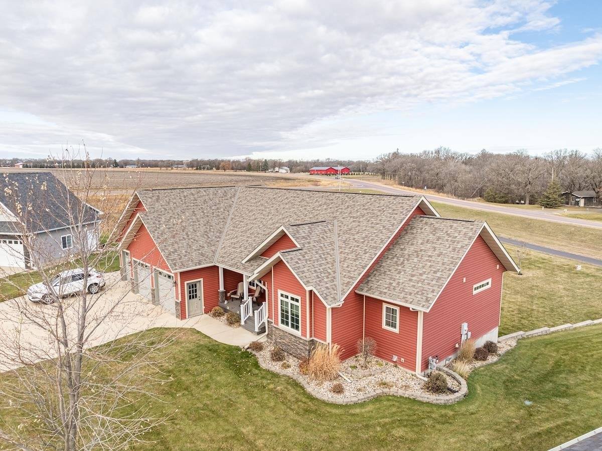 240 North Pond, Jackson, MN 56143