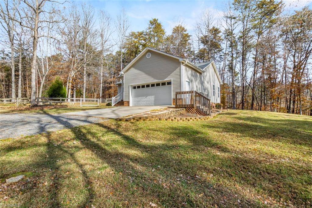 1405 Pratt Road, Pinnacle, NC 27043