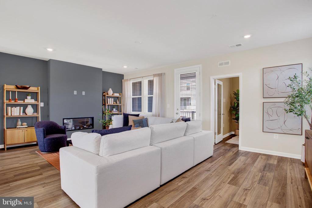 9666 Swallowtail Lane, Manassas, VA 20110