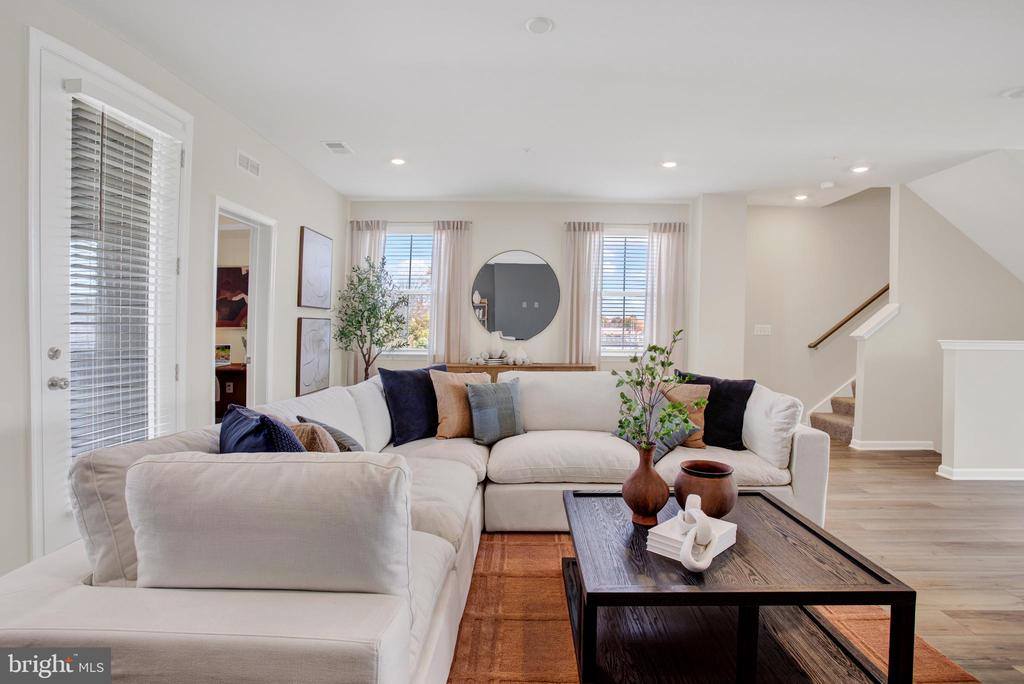 9666 Swallowtail Lane, Manassas, VA 20110