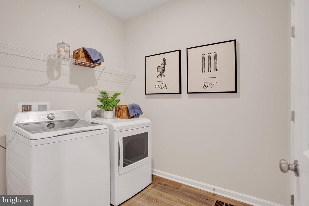 9666 Swallowtail Lane, Manassas, VA 20110