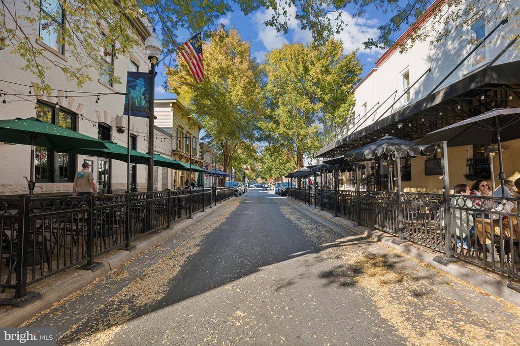 9666 Swallowtail Lane, Manassas, VA 20110